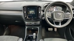 2020 (70) VOLVO XC40 2.0 B4P R DESIGN Pro 5dr Auto 3640861