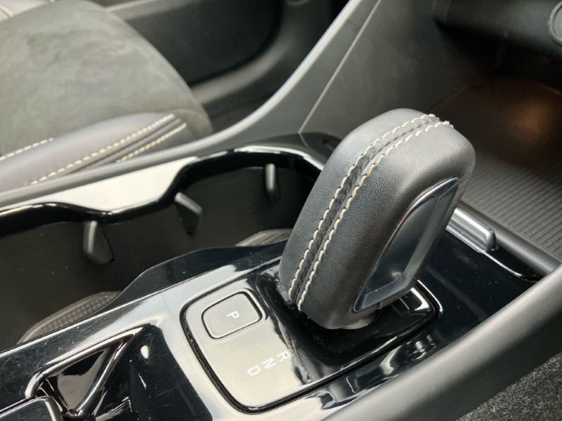 2020 (70) VOLVO XC40 2.0 B4P R DESIGN Pro 5dr Auto 3640881