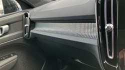 2020 (70) VOLVO XC40 2.0 B4P R DESIGN Pro 5dr Auto 3640880