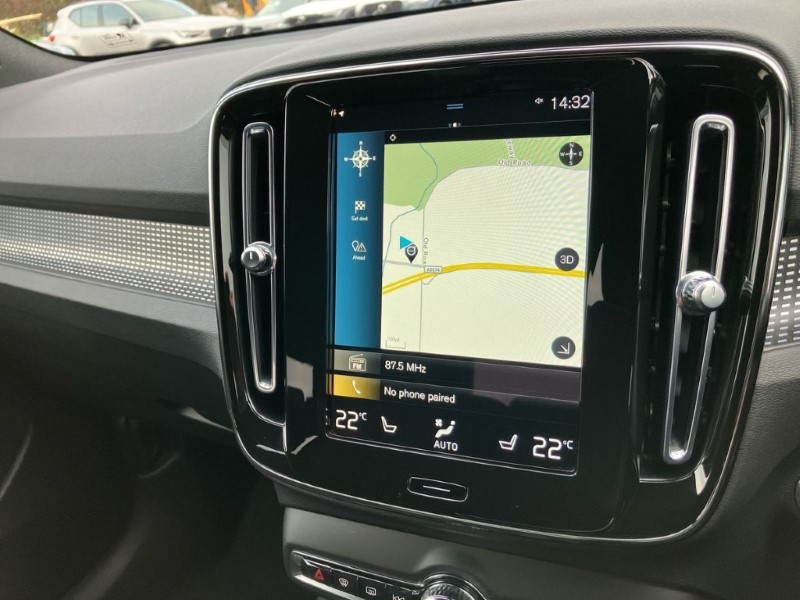 2020 (70) VOLVO XC40 2.0 B4P R DESIGN Pro 5dr Auto 3640875