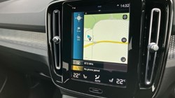 2020 (70) VOLVO XC40 2.0 B4P R DESIGN Pro 5dr Auto 3640875