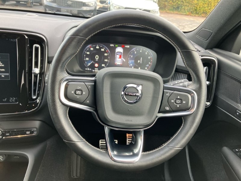 2020 (70) VOLVO XC40 2.0 B4P R DESIGN Pro 5dr Auto 3640869