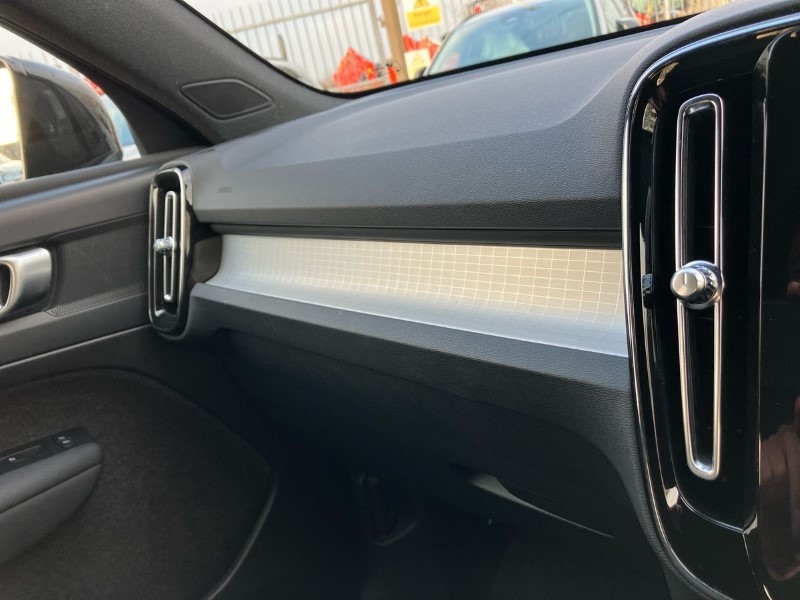 2024 (24) VOLVO XC40 2.0 B3P Plus Dark 5dr Auto 3664916