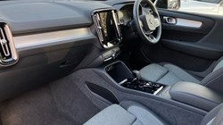 2024 (24) VOLVO XC40 2.0 B3P Plus Dark 5dr Auto 3664921