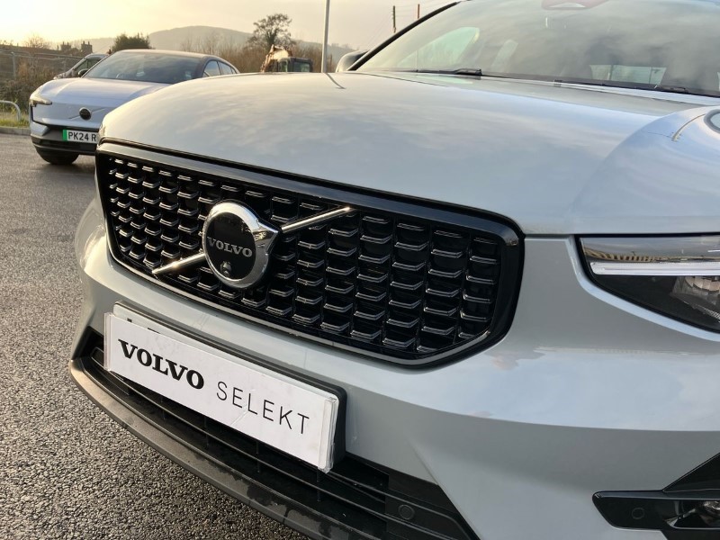 2024 (24) VOLVO XC40 2.0 B3P Plus Dark 5dr Auto 3664927