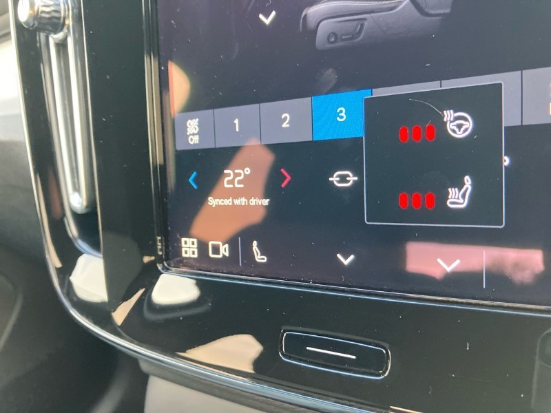 2024 (24) VOLVO XC40 2.0 B3P Plus Dark 5dr Auto 3664915