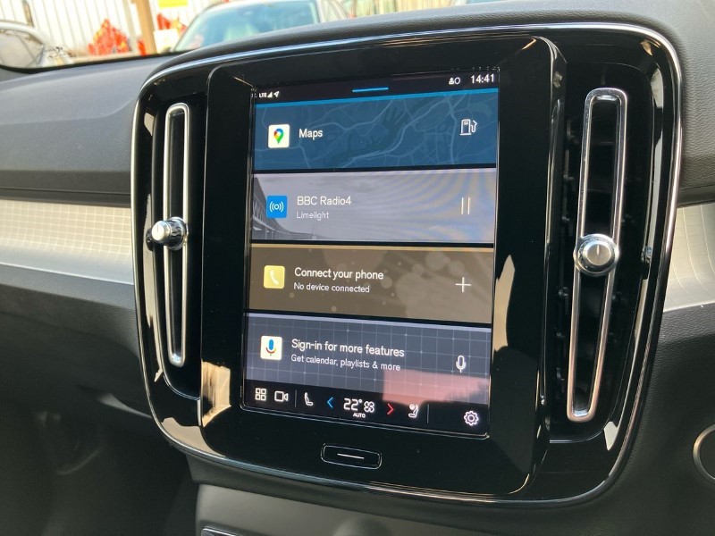 2024 (24) VOLVO XC40 2.0 B3P Plus Dark 5dr Auto 3664910