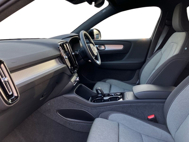 2024 (24) VOLVO XC40 2.0 B3P Plus Dark 5dr Auto 3664891