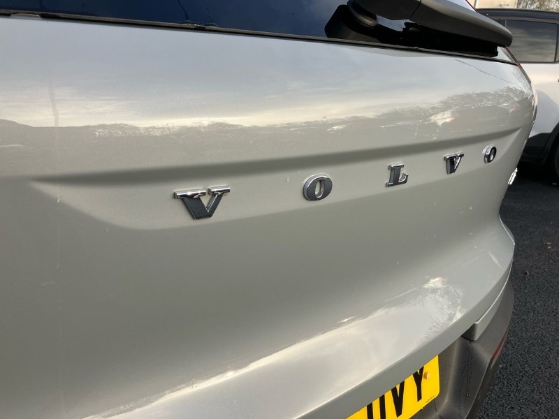 2024 (24) VOLVO XC40 2.0 B3P Plus Dark 5dr Auto 3664931