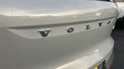 2024 (24) VOLVO XC40 2.0 B3P Plus Dark 5dr Auto 3664931