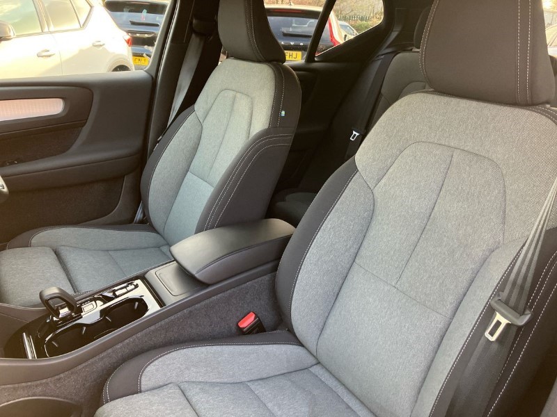 2024 (24) VOLVO XC40 2.0 B3P Plus Dark 5dr Auto 3664920