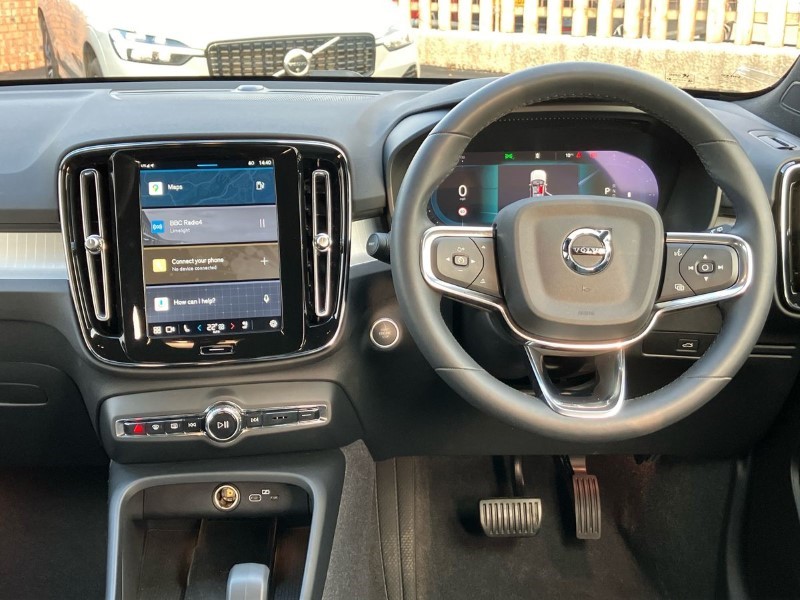 2024 (24) VOLVO XC40 2.0 B3P Plus Dark 5dr Auto 3664909