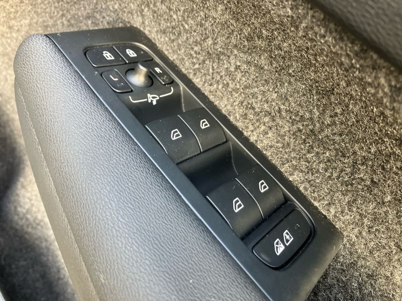 2024 (24) VOLVO XC40 2.0 B3P Plus Dark 5dr Auto 3664901