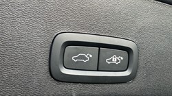 2024 (24) VOLVO XC40 2.0 B3P Plus Dark 5dr Auto 3664923