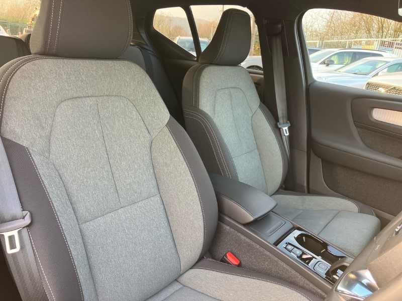 2024 (24) VOLVO XC40 2.0 B3P Plus Dark 5dr Auto 3664904