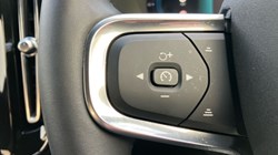 2024 (24) VOLVO XC40 2.0 B3P Plus Dark 5dr Auto 3664906