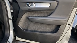 2024 (24) VOLVO XC40 2.0 B3P Plus Dark 5dr Auto 3664899