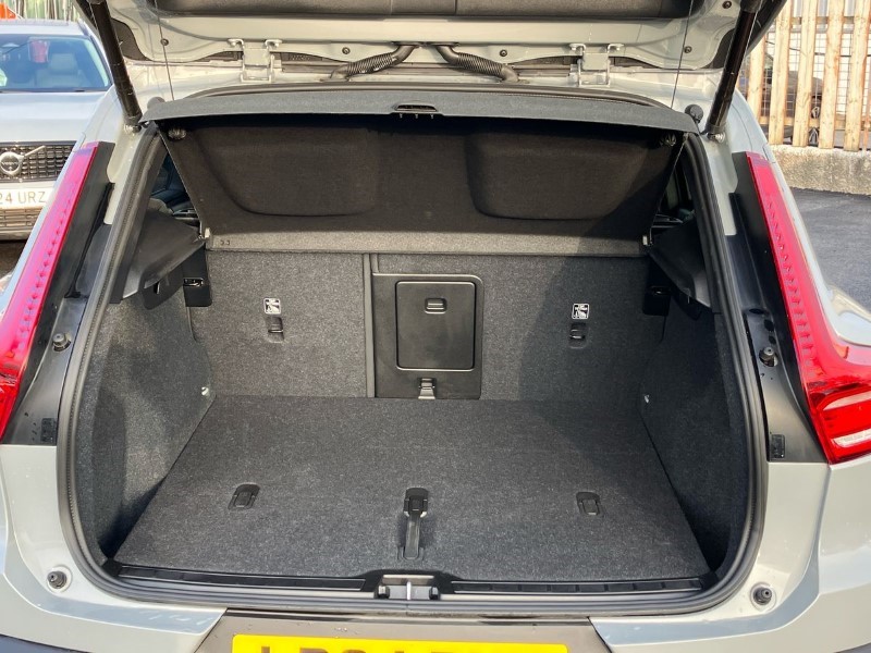 2024 (24) VOLVO XC40 2.0 B3P Plus Dark 5dr Auto 3664922