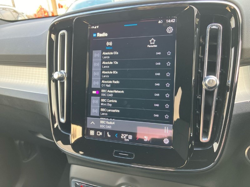 2024 (24) VOLVO XC40 2.0 B3P Plus Dark 5dr Auto 3664913