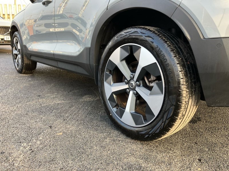 2024 (24) VOLVO XC40 2.0 B3P Plus Dark 5dr Auto 3664925