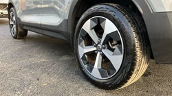 2024 (24) VOLVO XC40 2.0 B3P Plus Dark 5dr Auto 3664925