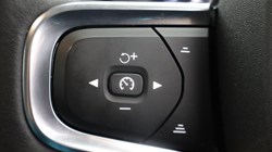 2020 (70) VOLVO XC40 2.0 B4P Inscription 5dr Auto 3812265