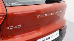 2020 (70) VOLVO XC40 2.0 B4P Inscription 5dr Auto 3812235