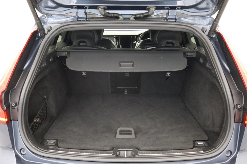2020 (70) VOLVO V60 2.0 B4P R DESIGN 5dr Auto 3827714