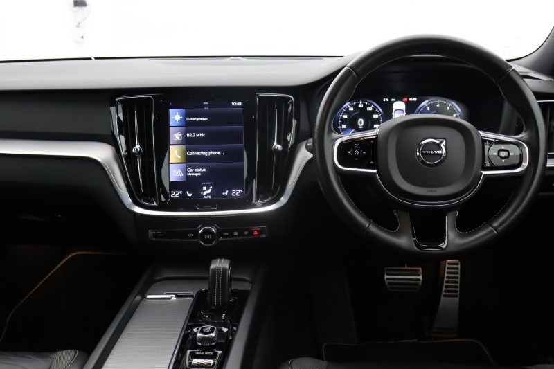 2020 (70) VOLVO V60 2.0 B4P R DESIGN 5dr Auto 3827674