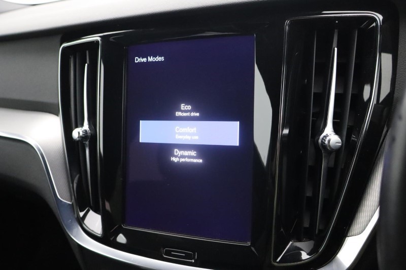 2020 (70) VOLVO V60 2.0 B4P R DESIGN 5dr Auto 3827701