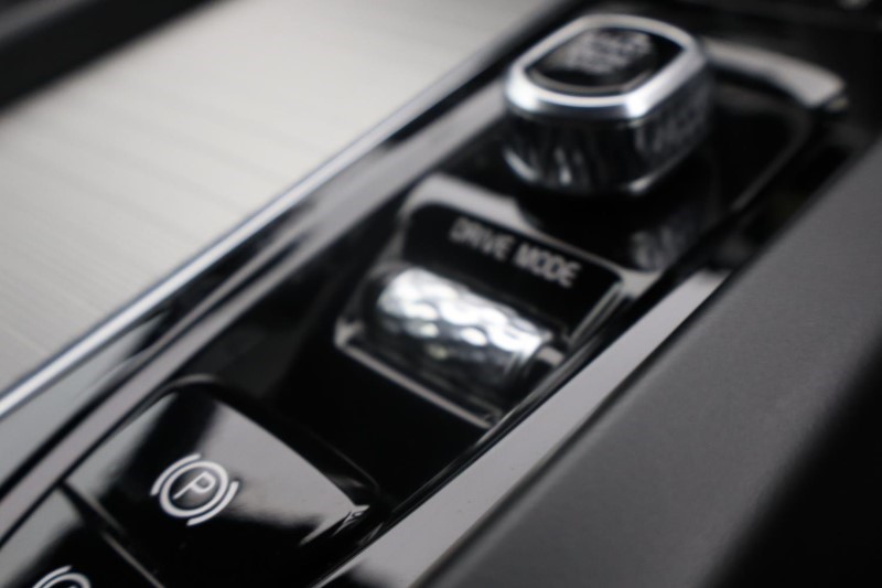 2020 (70) VOLVO V60 2.0 B4P R DESIGN 5dr Auto 3827702