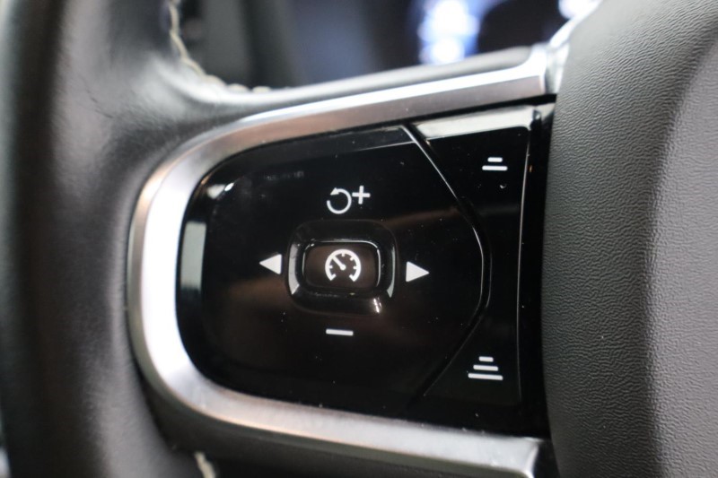 2020 (70) VOLVO V60 2.0 B4P R DESIGN 5dr Auto 3827689