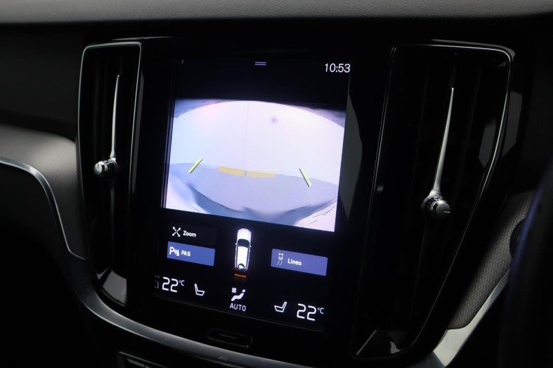 2020 (70) VOLVO V60 2.0 B4P R DESIGN 5dr Auto 3827694