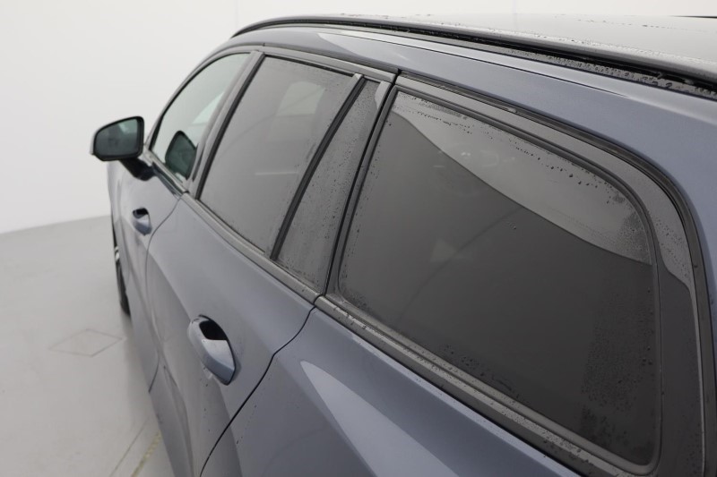 2020 (70) VOLVO V60 2.0 B4P R DESIGN 5dr Auto 3827712