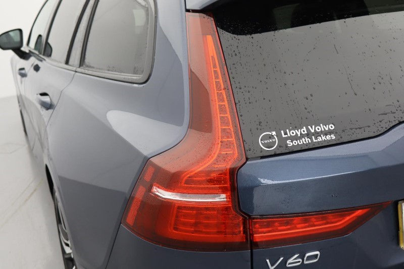 2020 (70) VOLVO V60 2.0 B4P R DESIGN 5dr Auto 3827709