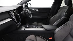 2020 (70) VOLVO V60 2.0 B4P R DESIGN 5dr Auto 3827670