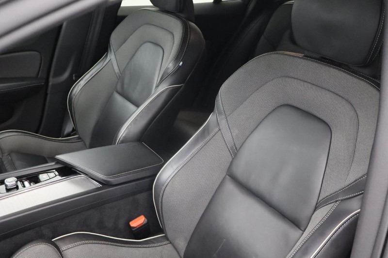 2020 (70) VOLVO V60 2.0 B4P R DESIGN 5dr Auto 3827688