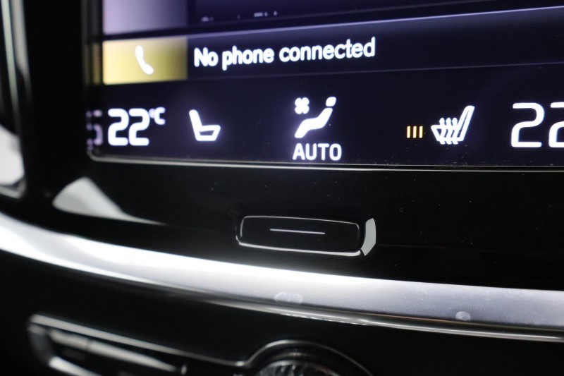 2020 (70) VOLVO V60 2.0 B4P R DESIGN 5dr Auto 3827696