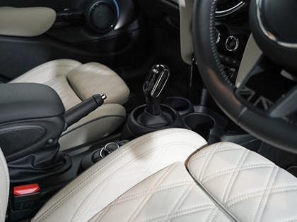 2022 (72) MINI HATCHBACK 1.5 Cooper Exclusive 5dr Auto [Premium Pack]