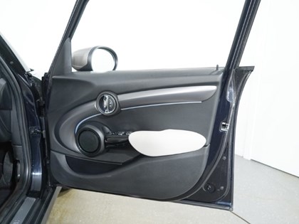 2022 (72) MINI HATCHBACK 1.5 Cooper Exclusive 5dr Auto [Premium Pack]