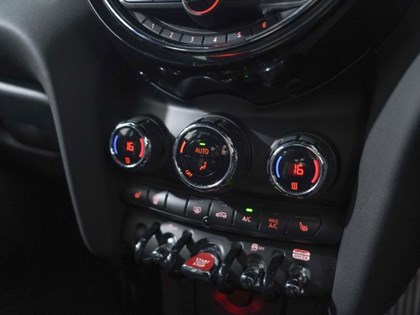 2020 (20) MINI HATCHBACK 2.0 Cooper S Sport II 5dr Auto [Comfort/Nav Pack]