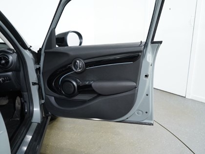2022 (71) MINI HATCHBACK 1.5 Cooper Classic 5dr Auto [Comfort/Nav Pack]
