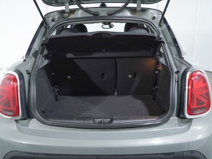 2022 (71) MINI HATCHBACK 1.5 Cooper Classic 5dr Auto [Comfort/Nav Pack]