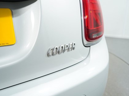 2018 (68) MINI CONVERTIBLE 1.5 Cooper II 2dr Auto [Chili/Nav PLUS Pack]