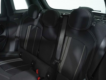 2022 (71) MINI HATCHBACK 1.5 Cooper Sport 5dr Auto [Comfort/Nav Pack]
