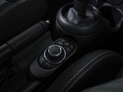 2022 (71) MINI HATCHBACK 1.5 Cooper Sport 5dr Auto [Comfort/Nav Pack]