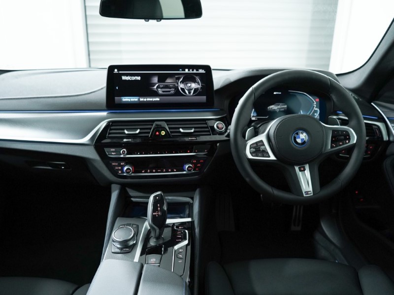 2024 (24) BMW 5 SERIES 530e xDrive M Sport 5dr Auto 3270889