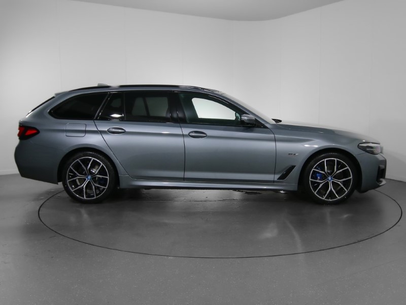 2024 (24) BMW 5 SERIES 530e xDrive M Sport 5dr Auto 3270870