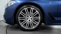 2019 (19) BMW 5 SERIES 520d M Sport 5dr Auto 3059573