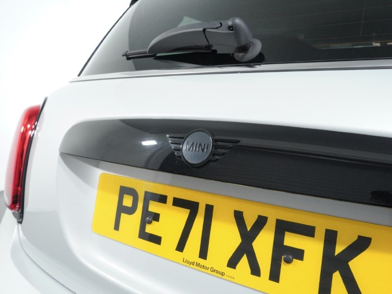 2021 (71) MINI HATCHBACK 1.5 Cooper Sport 3dr Auto 3478712